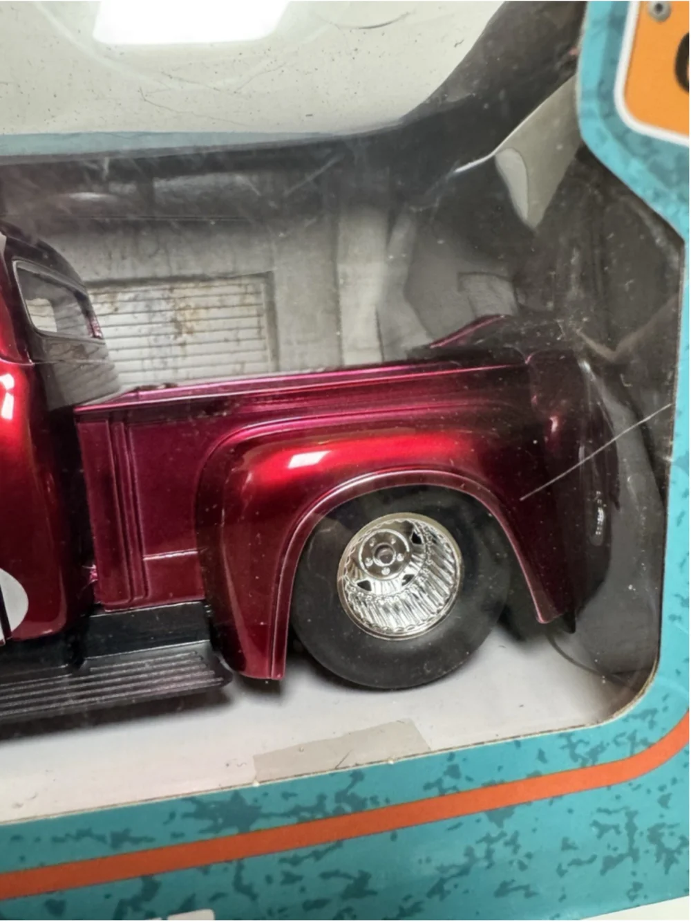 Jada Toys Just Trucks 1:24 1956 Ford F-100 Die-cast Car & Gas Pump